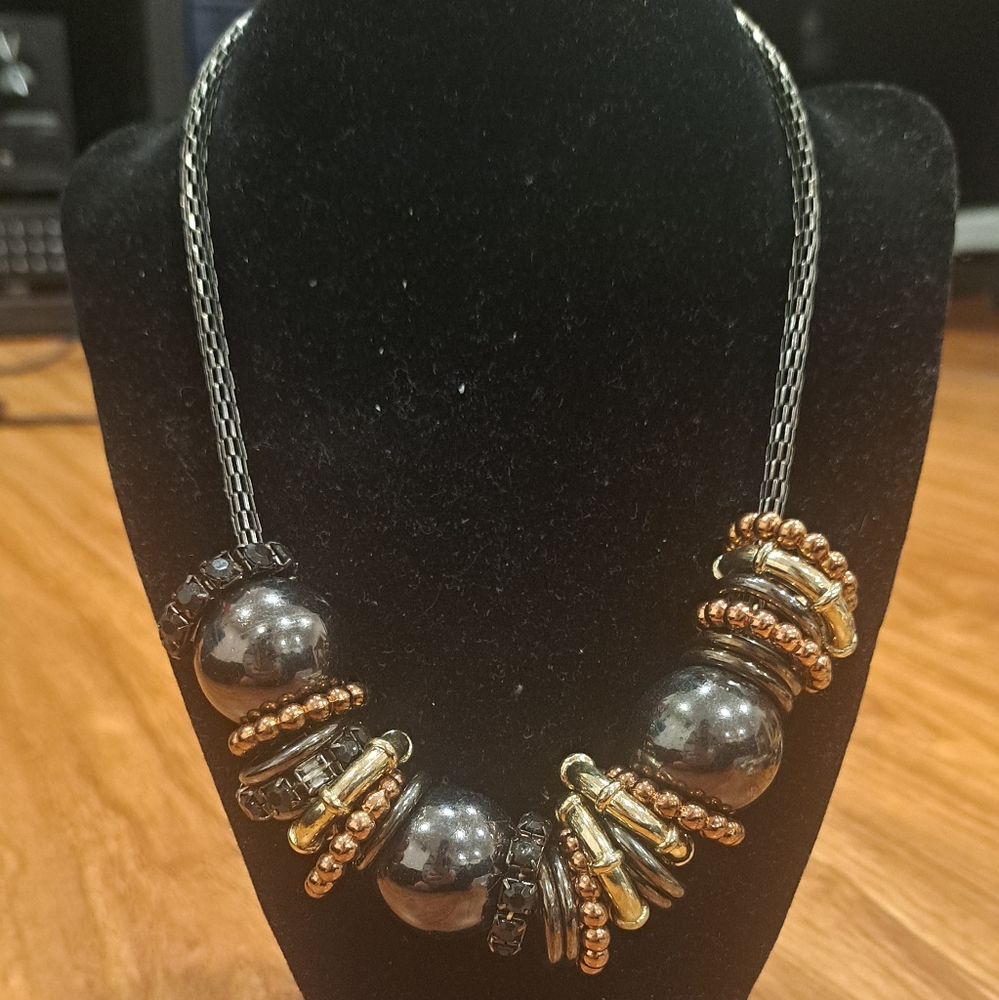 Bold jewellery, fashion necklace